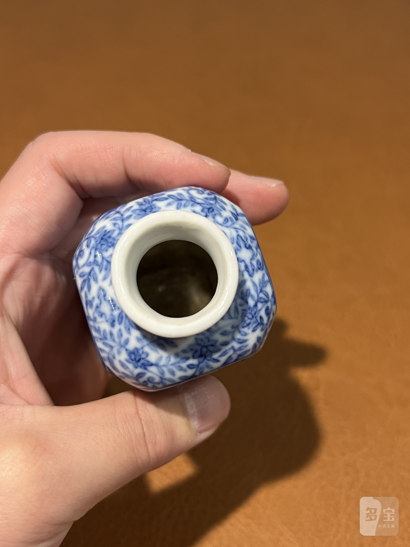清 青花缠枝花卉开光婴戏图小瓶 - 图6